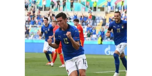 Italia wint de eerste plaats en gaat door